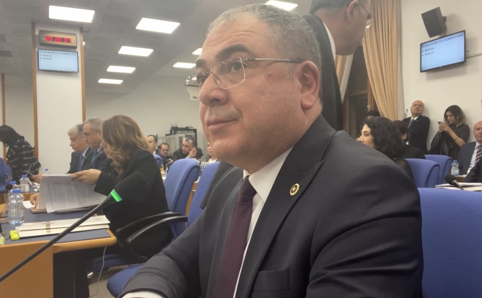 CHP’li Karakoz’dan Bakana sert çıkış: ” Türk çiftçisine, Türk hayvancısına garazınız mı var?”