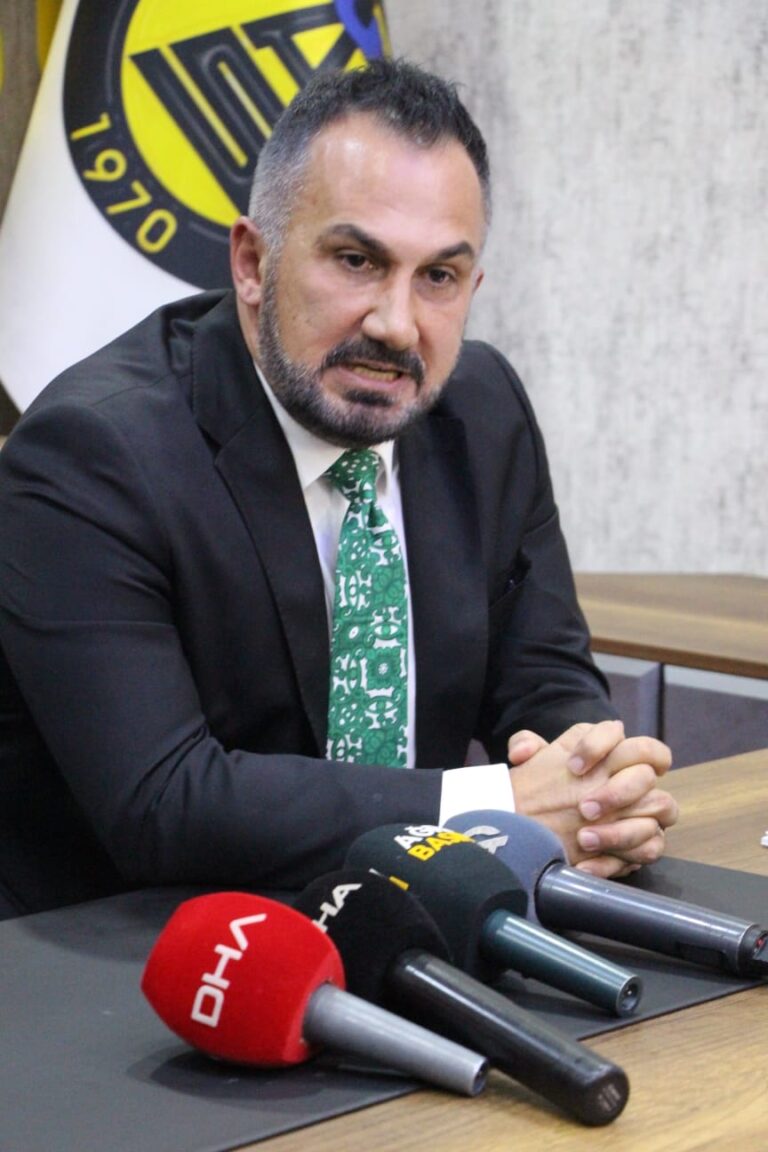 Nazillispor Yüksel Yeşilova ile anlaştı