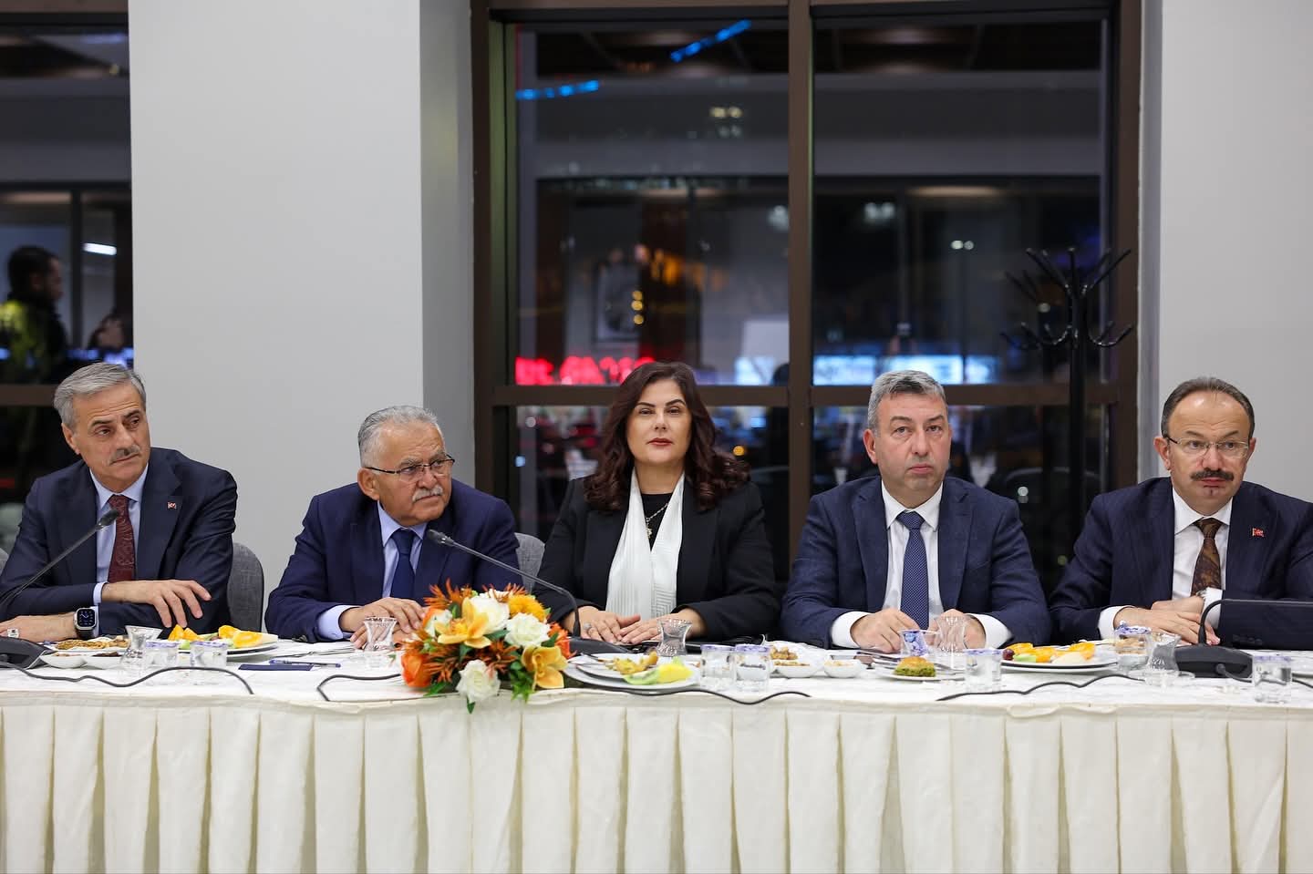 Çerçioğlu Ankara’da AK Partili başkanlarla buluştu
