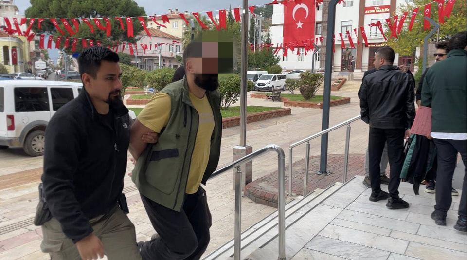 Aydın’da Atatürk’e hakaret eden zanlı adliyeye sevk edildi
