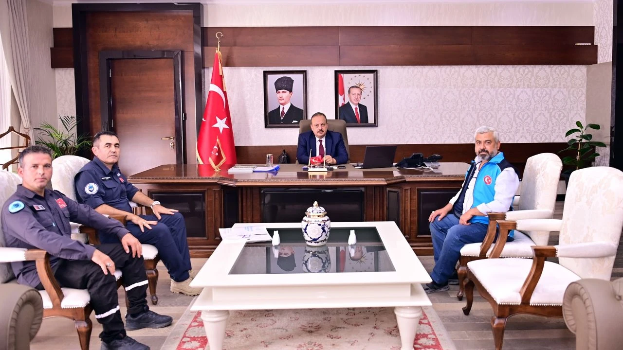 Yesevi Hareketi’nden Vali Canbolat’a ziyaret