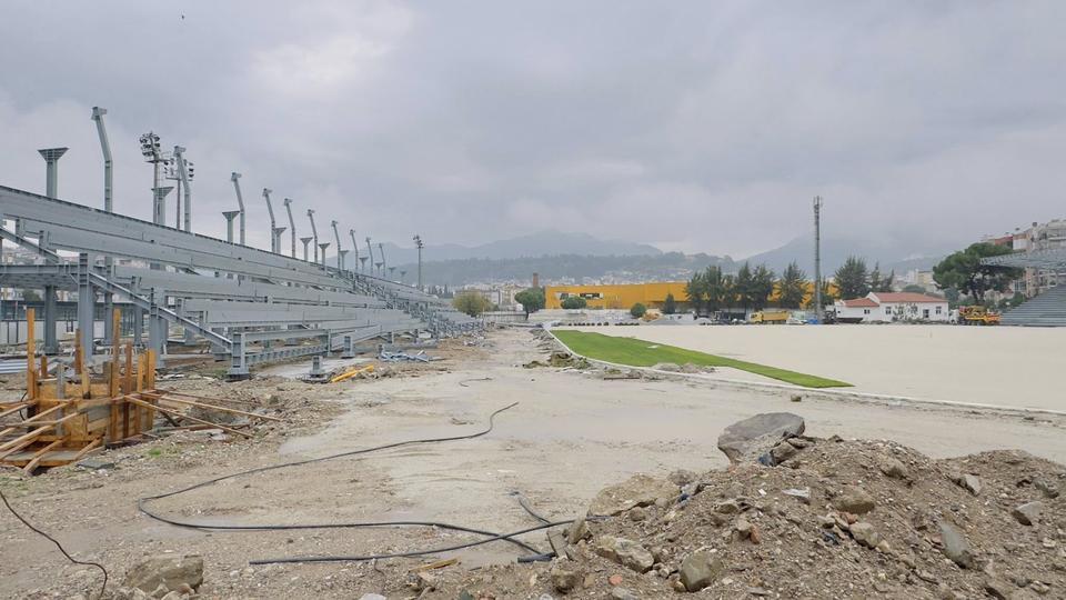 Adnan Menderes Stadı’nın Manisaspor maçına yetişmesi bekleniyor