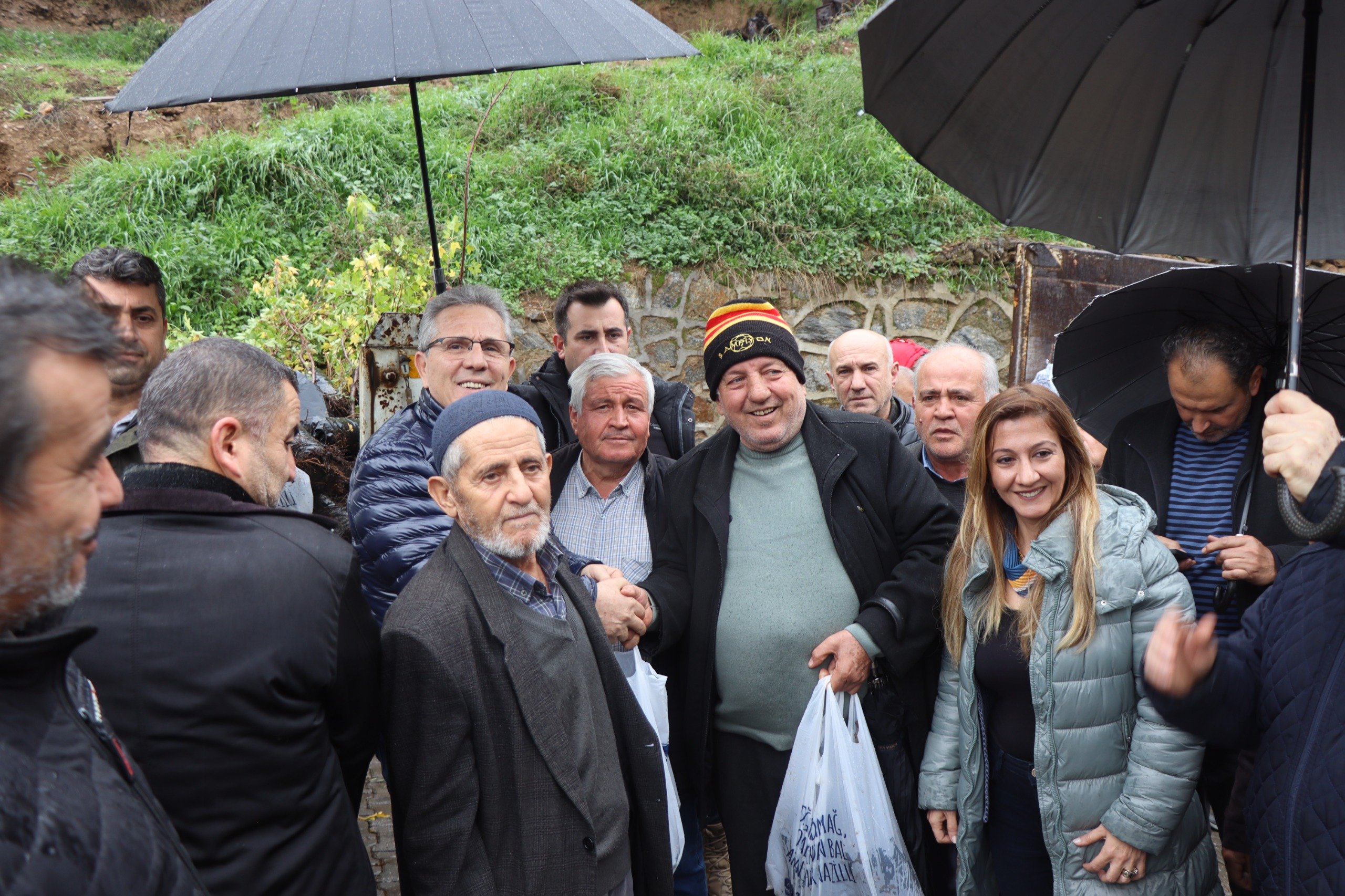 Nazilli Belediyesi Işıklar Mahallesi’nde 5 bin ağaç fidanı dağıttı