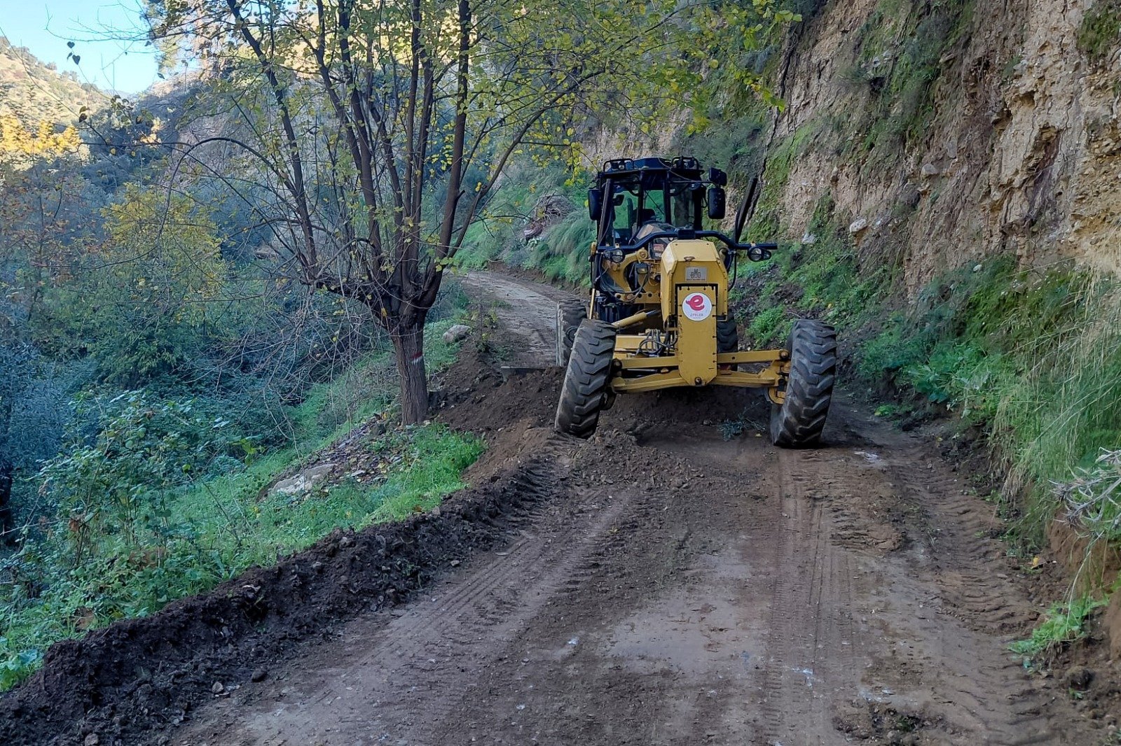Başkan Anıl Yetişkin’den çiftçilere yol desteği