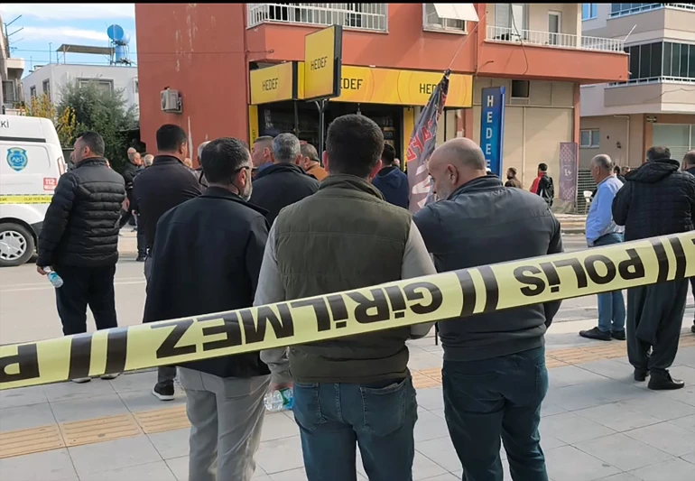 Önce anne ve oğlunu sonra büfeciyi katletti