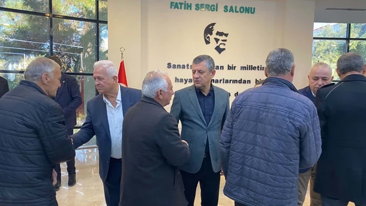 CHP lideri Özel, Manisa’da Durbay ailesinin taziye kabulüne katıldı