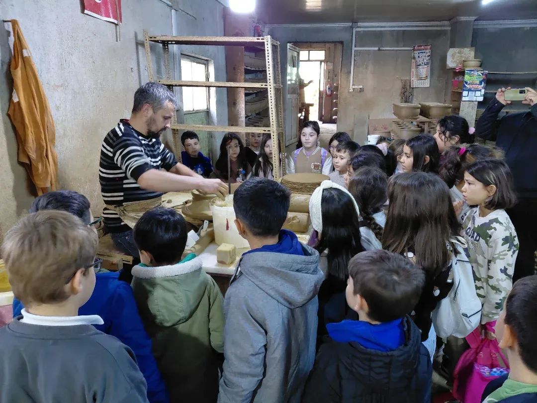 Akçaova’da çömlek ateşi sönmüyor