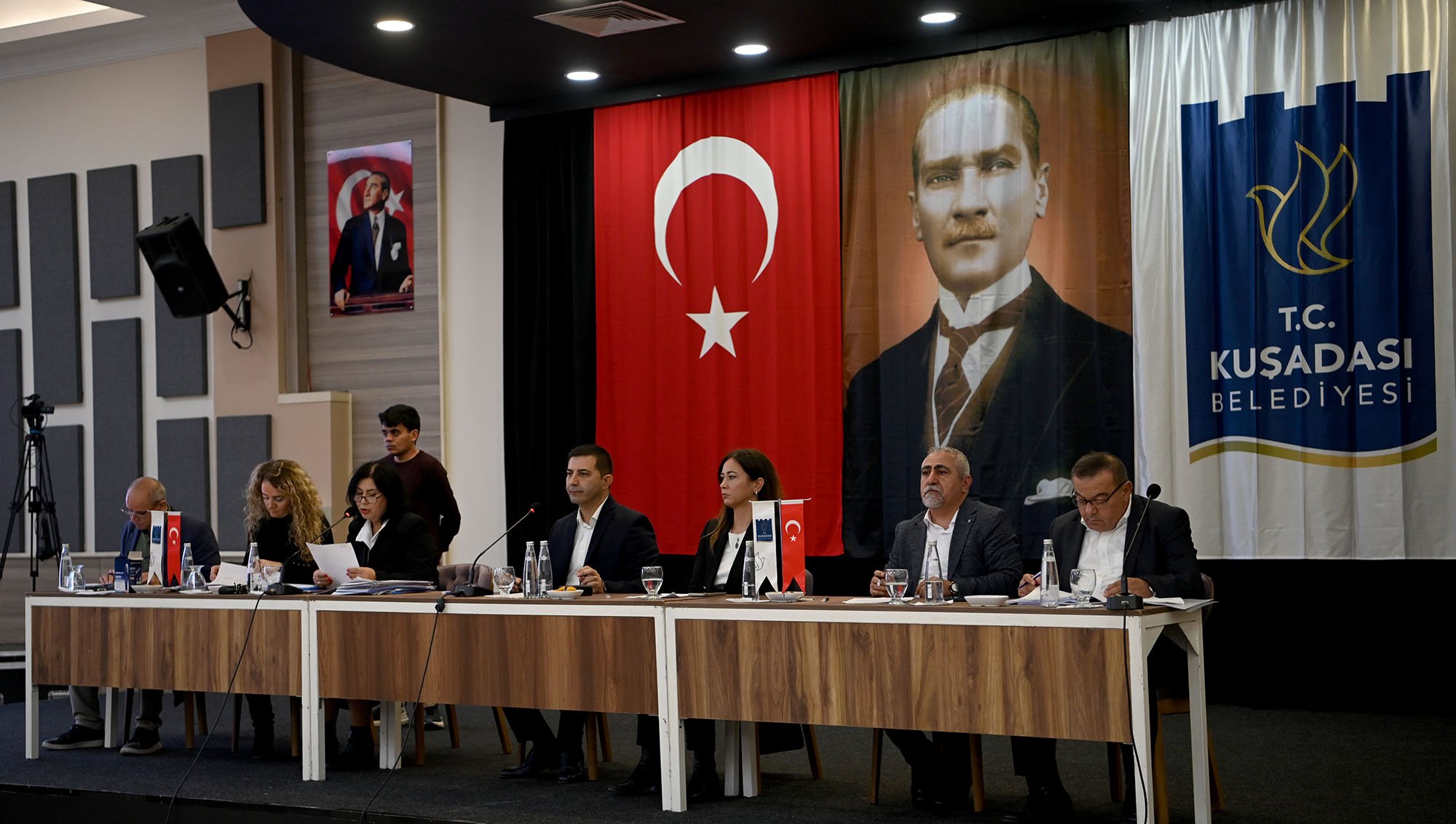 Kuşadası Belediye meclisi yılın son toplantısını yaptı