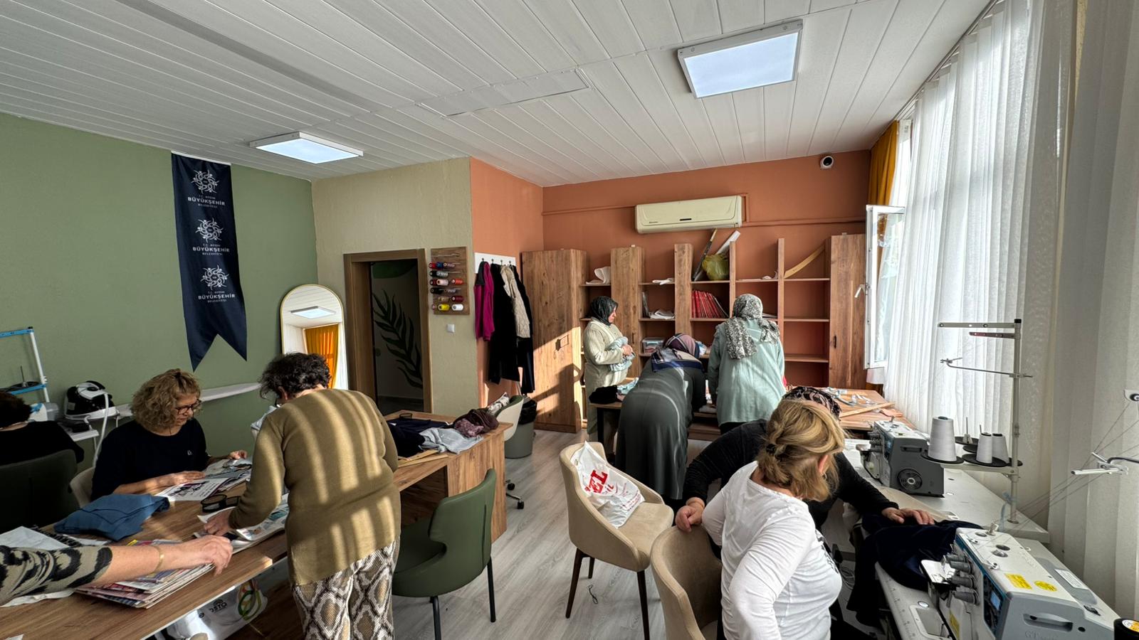 Aydın Büyükşehir Belediyesi kadın yaşam atölyesi hizmete açıldı