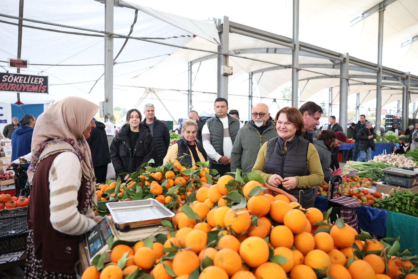 Başkan Gençay, pazar esnafının yanında