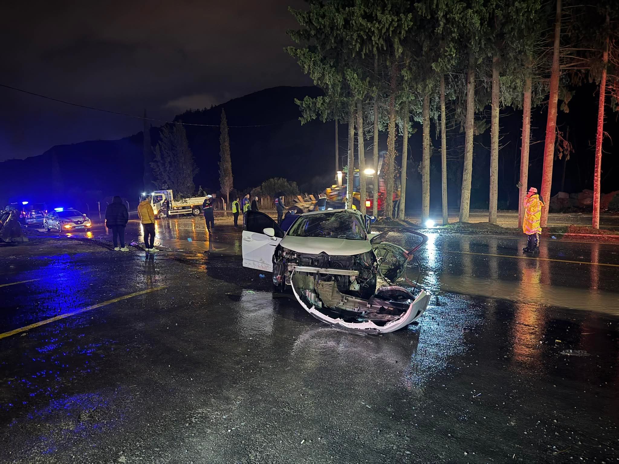 Aydın’da yağış kazaları getirdi, yollar kan gölüne döndü 2 ölü 4 yaralı
