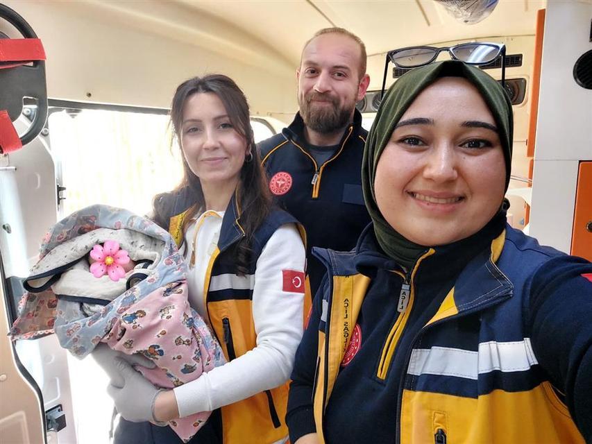 Aydın’da ambulansta mucize doğum
