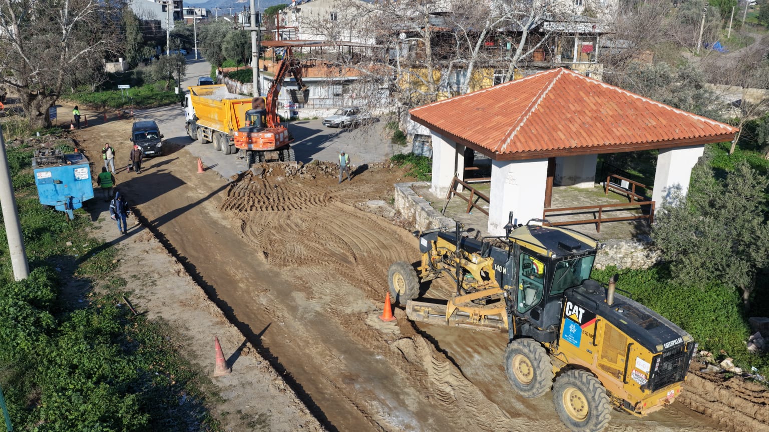 Başkan Çerçioğlu Efeler’in yollarını yeniliyor