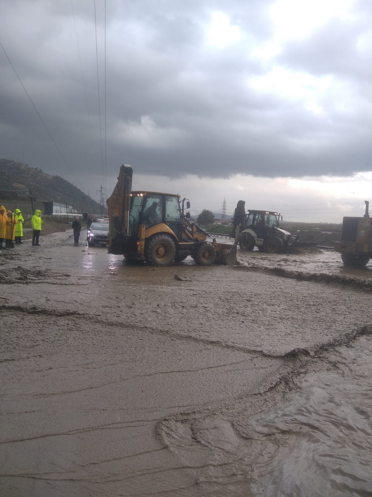 Söke Belediyesi sahada; yağmur felaketine anında müdahale
