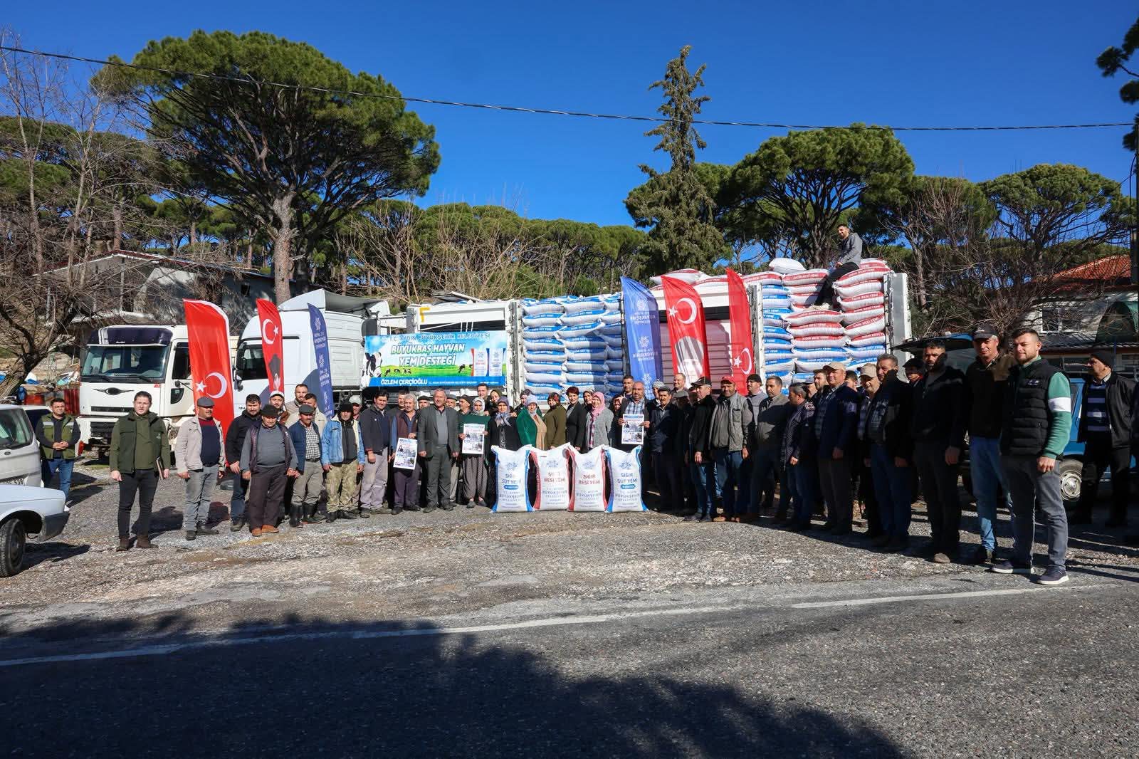 Aydın Büyükşehir Belediyesi’nin küçük üreticilerine yem desteklerine devam ediyor