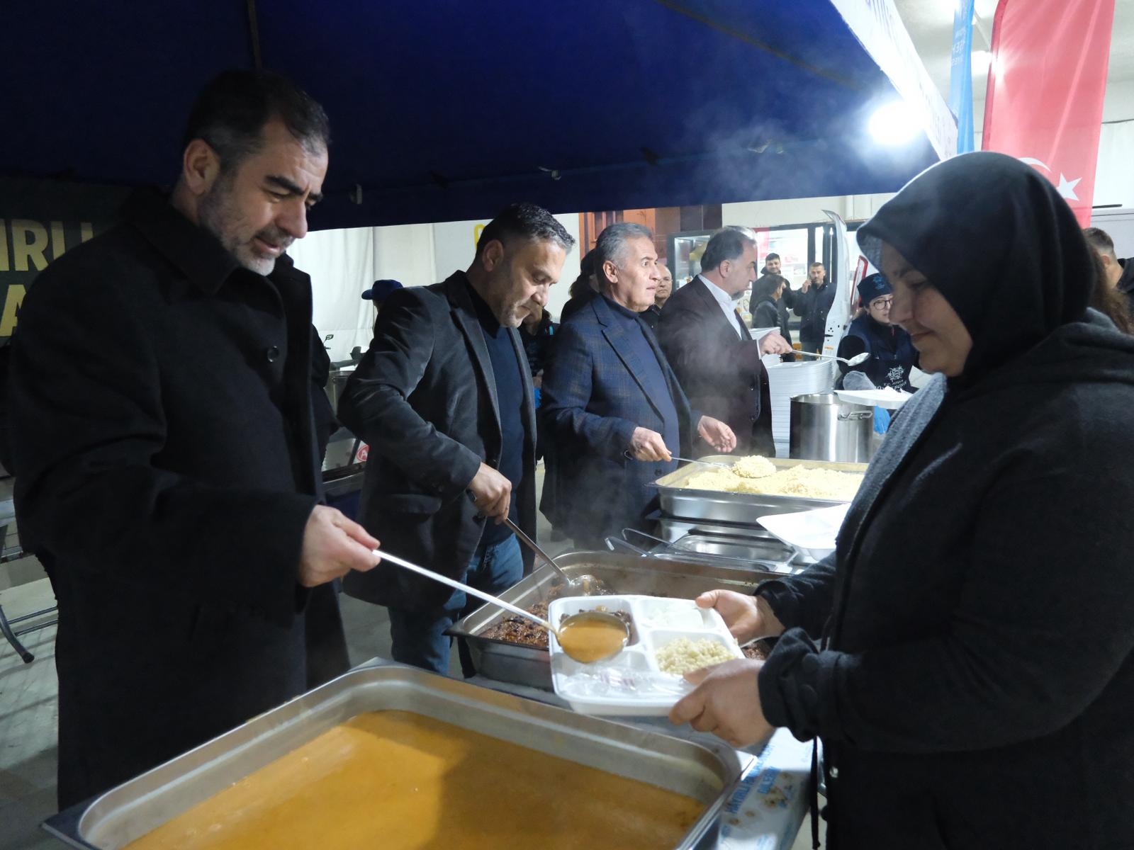 Başkan Çerçioğlu Aydın’ın dört bir yanında vatandaşları iftar sofraları ile buluşturuyor