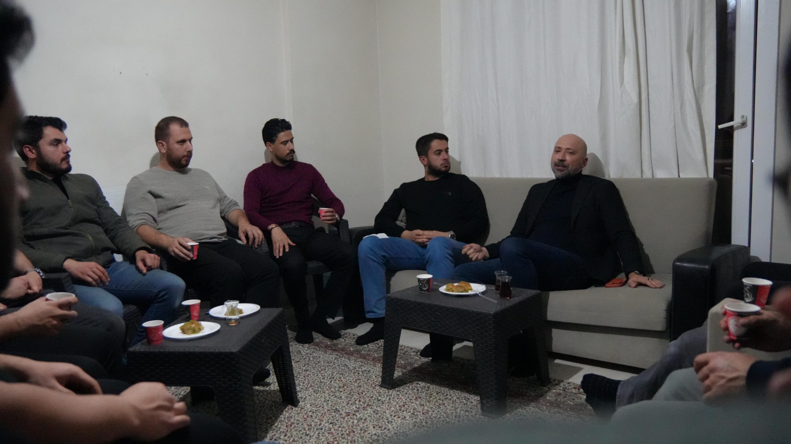 Başkan Arıkan sahurda gençlerle buluştu