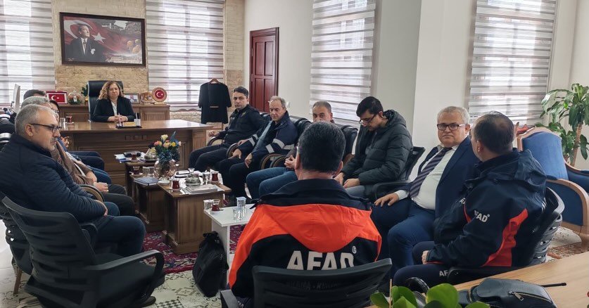Aydın’da yağış ve fırtına alarmı: İlçelerde kriz masaları kuruldu
