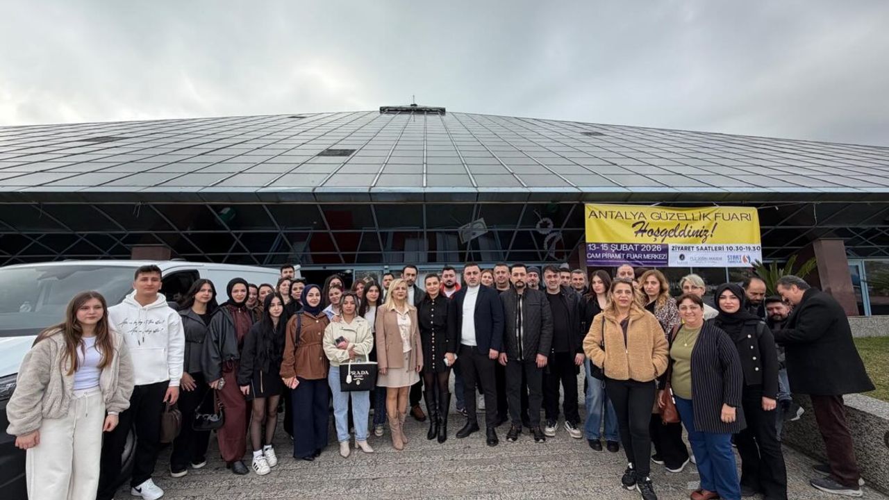 Aydınlı kuaför ve güzellik uzmanları, Antalya Güzellik Fuarı’nı gezdi