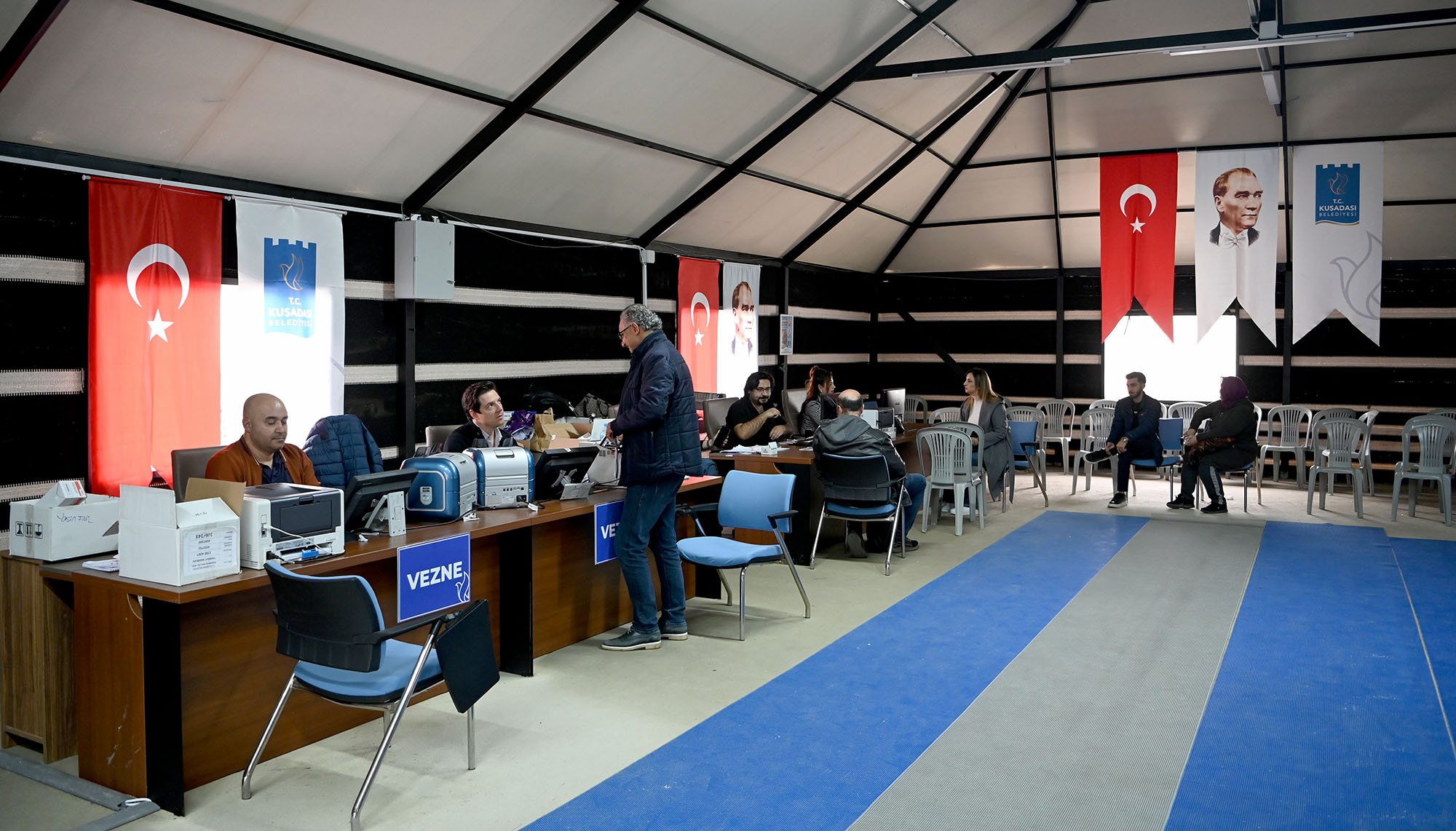 Kuşadası Belediyesi’nin yörük hizmet çadırında tüm işlemler kolaylıkla yapılıyor