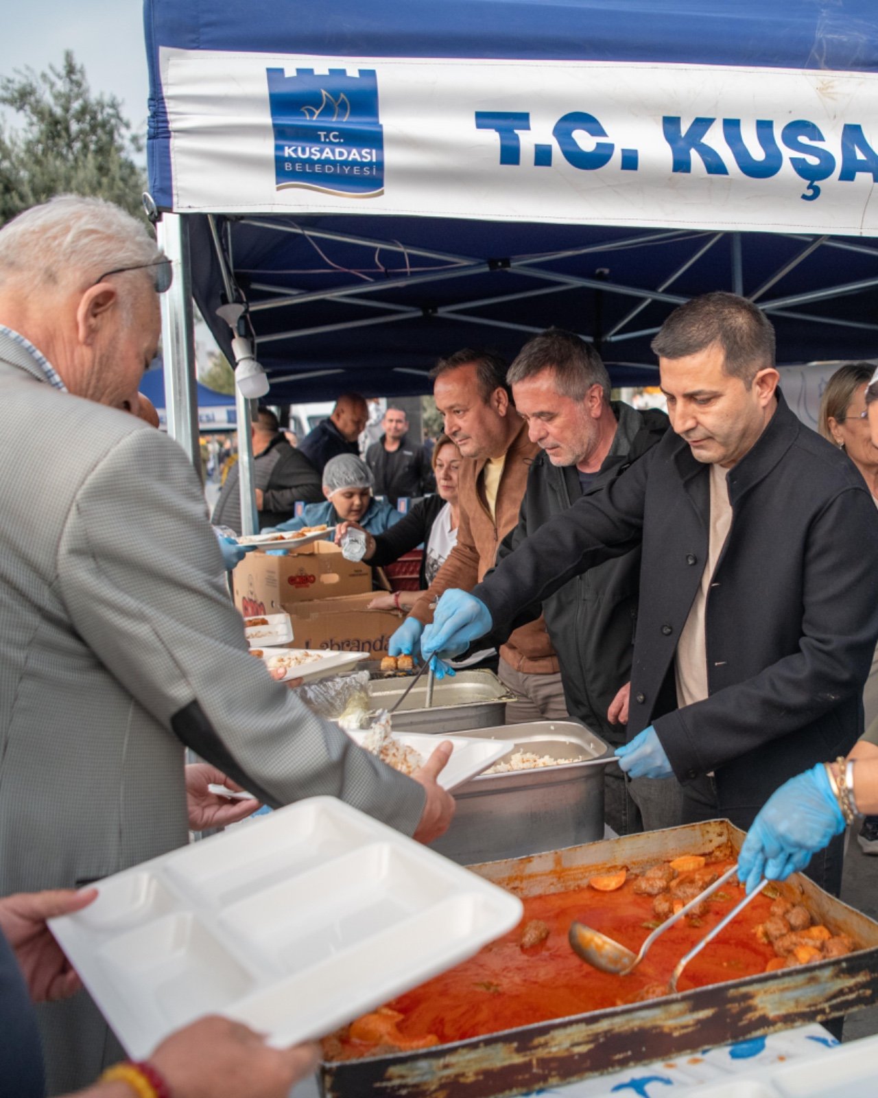 Kuşadası Belediyesi’nden ramazan boyunca 18 bin kişilik iftar yemeği