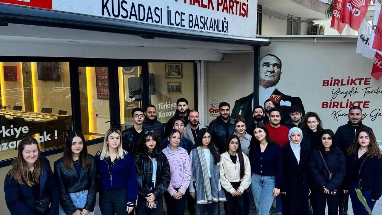 Kuşadası CHP Gençlik Kolları ‘Z Raporu’ ile sahada