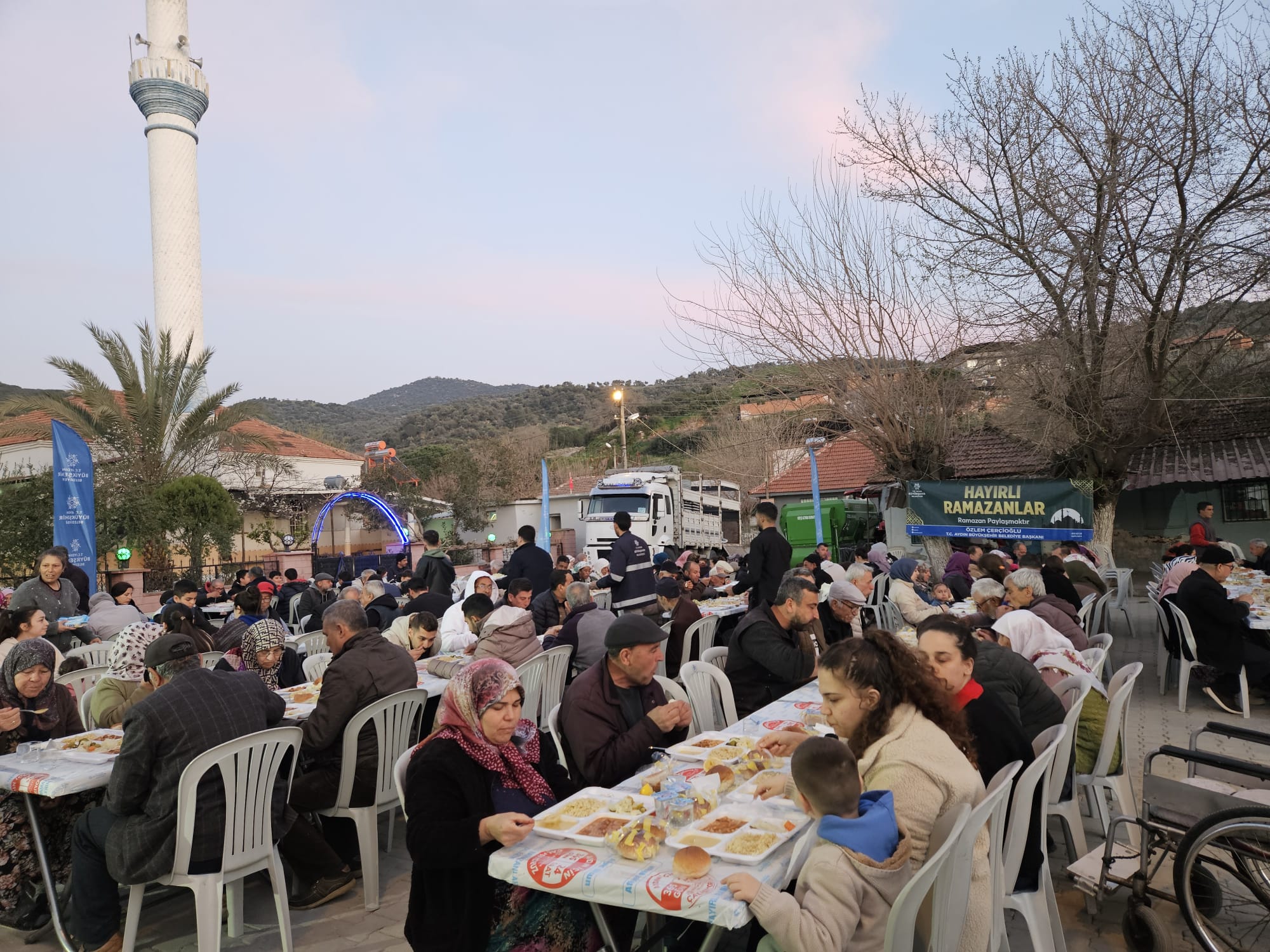 Başkan Çerçioğlu her gün binlerce vatandaşı iftar sofralarında buluşturmaya devam ediyor