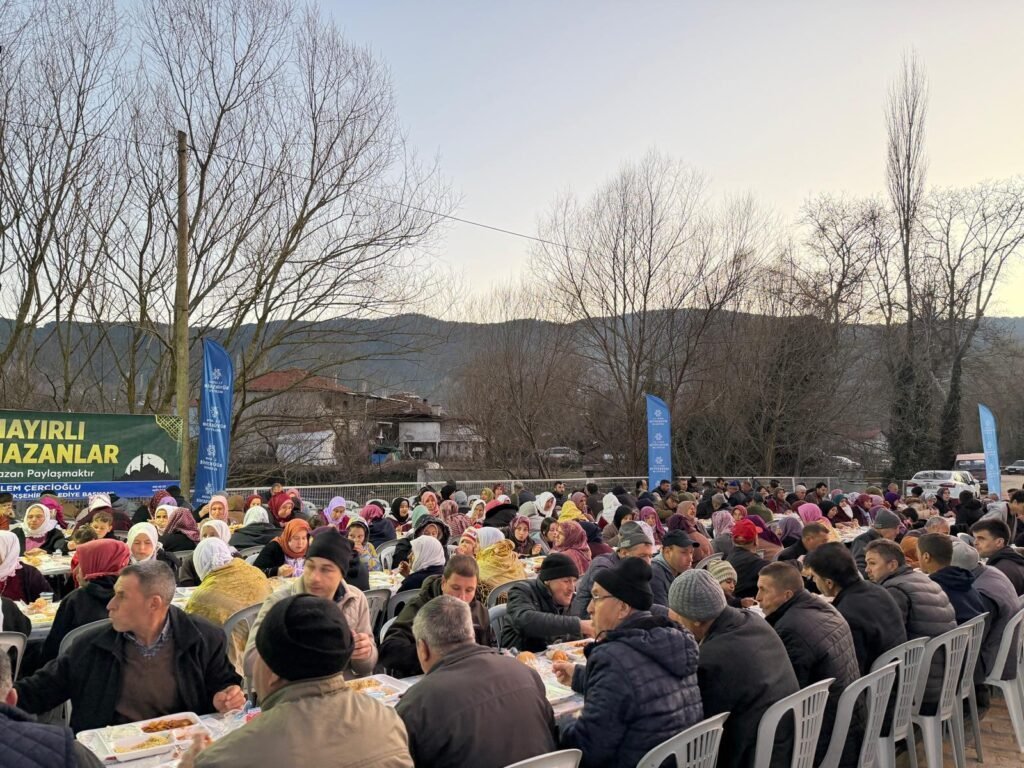 Başkan Çerçioğlu her gün binlerce vatandaşı iftar sofralarında buluşturmaya devam ediyor