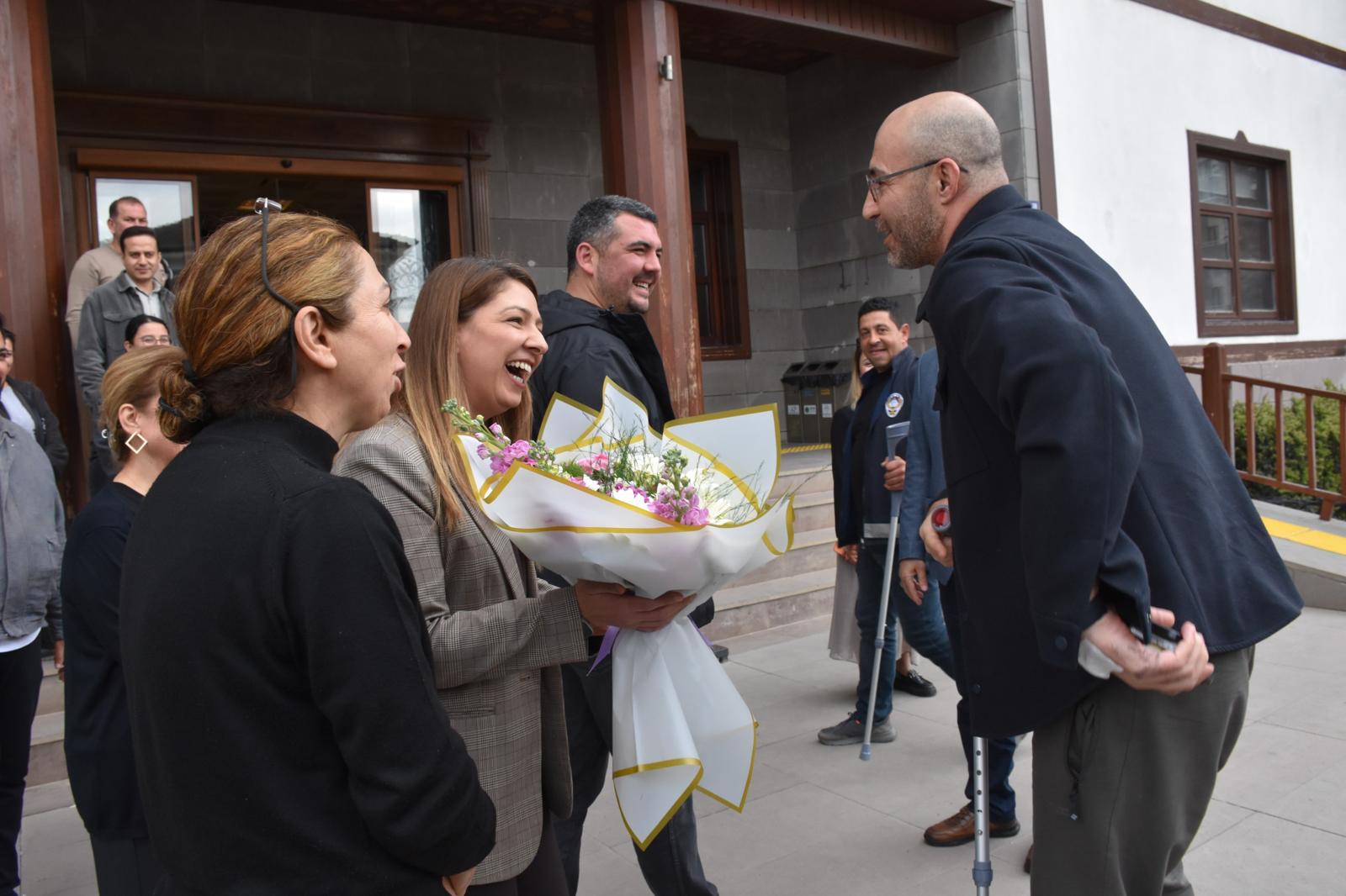 Başkan Zencirci hastane çıkışı eve uğramadan belediyeye uğradı