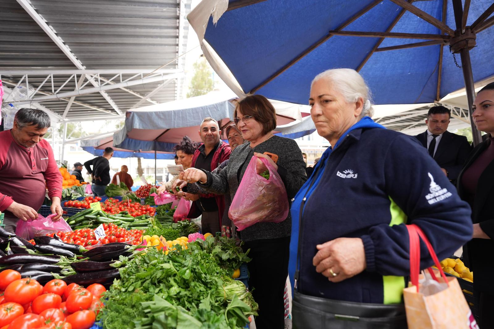 Başkan Gençay’dan, pazar esnafına bayram öncesi ziyaret