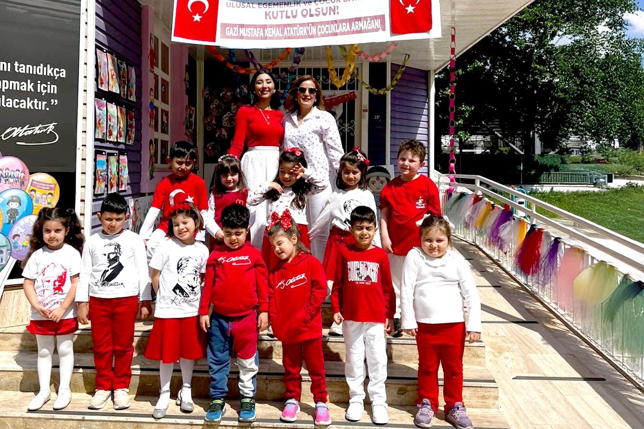 Efeler’in minikleri 23 Nisan’ı kutladı