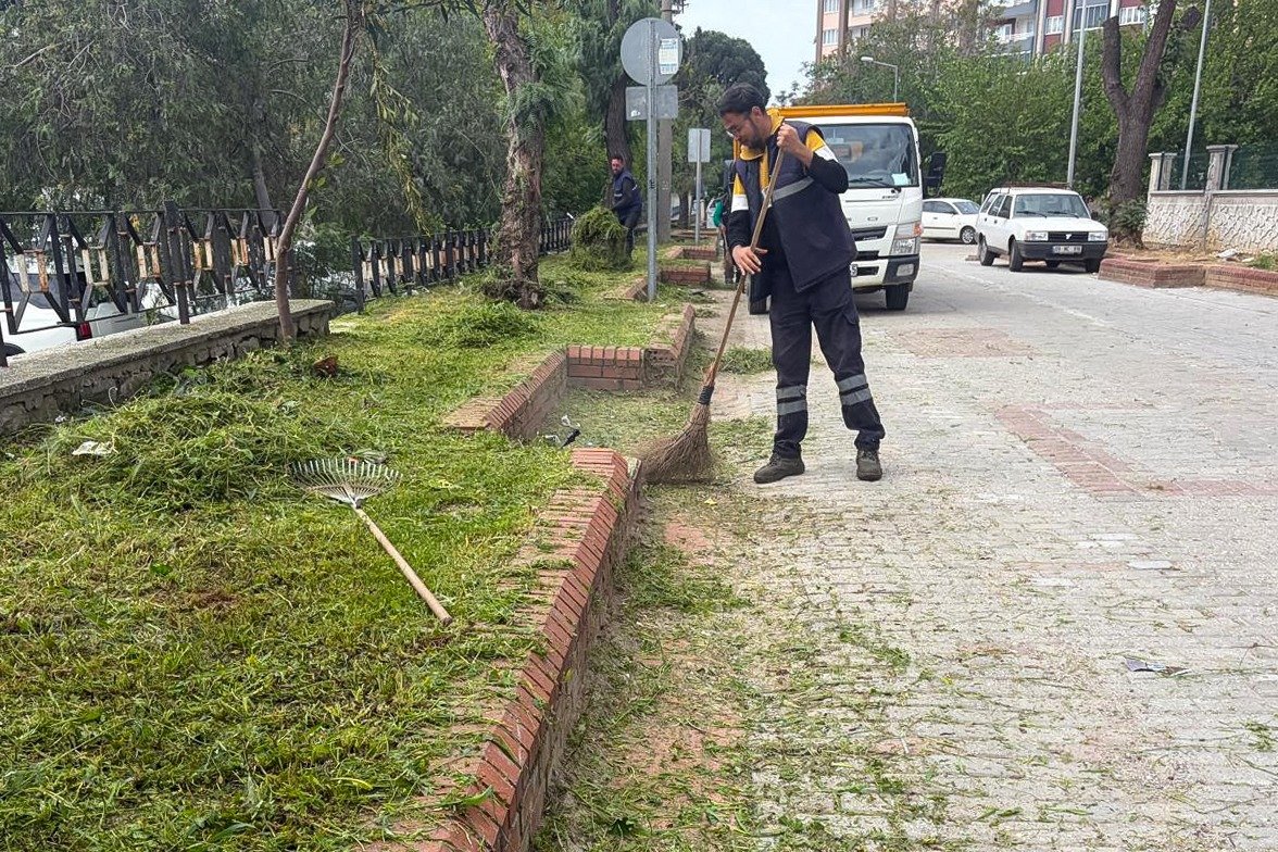 Efeler’in her noktasında hizmetin adı Başkan Anıl Yetişkin ekipler her noktada eş zamanlı aralıksız çalışıyor