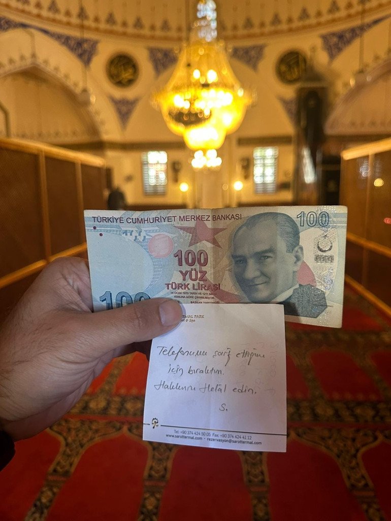 Camiye notla birlikte 100 TL bıraktı: Hakkınızı helal edin