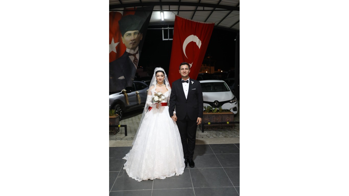 AK Parti Çine’de mutlu gün: Kaan ve Neşe dünya evine girdi