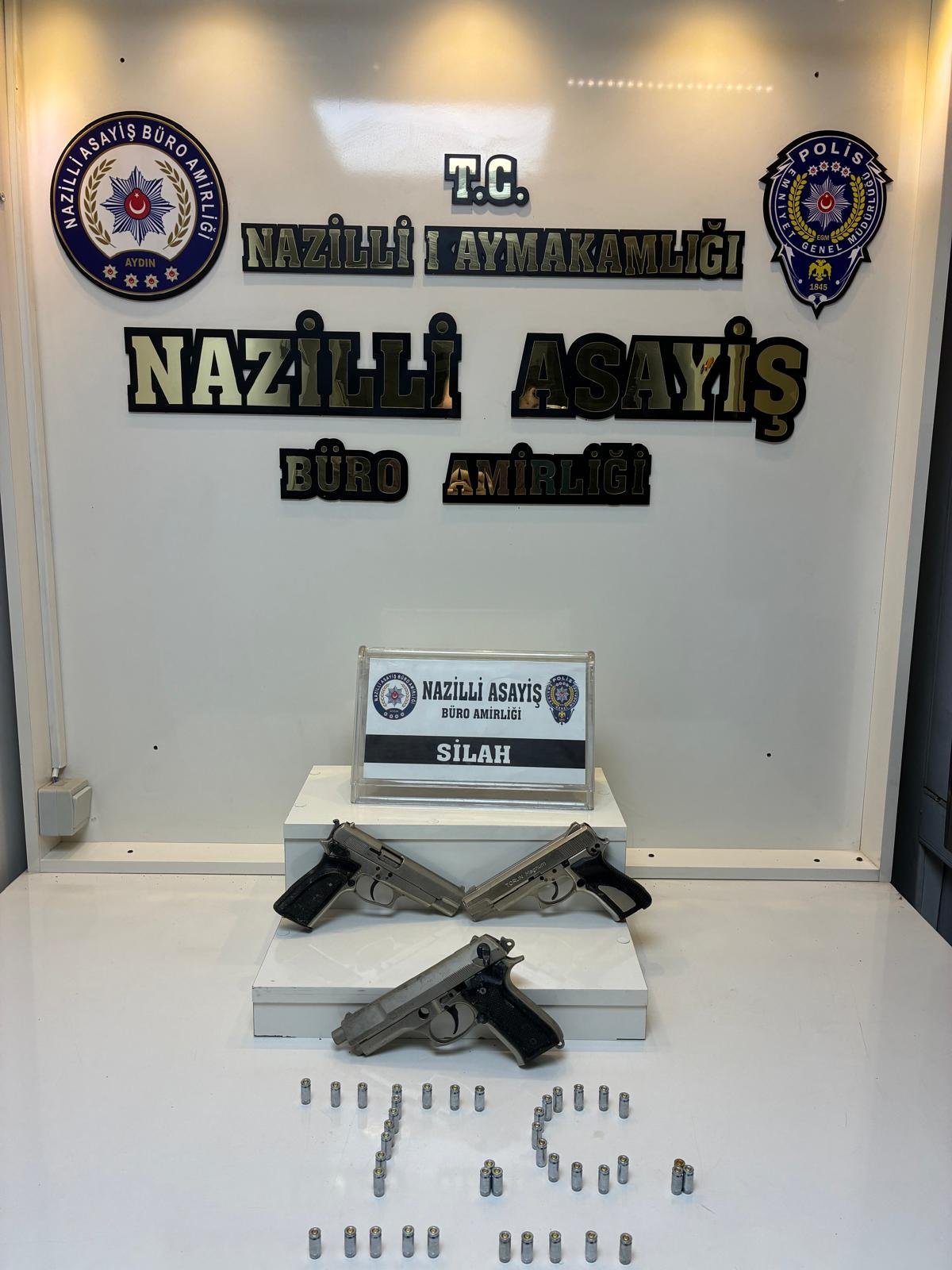 Sosyal medyadaki silah şovu karakolda bitti