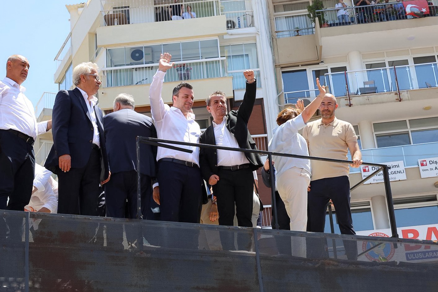 Başkan Yetişkin, CHP Genel Başkanı Özgür Özel’in İzmir programında yanında oldu