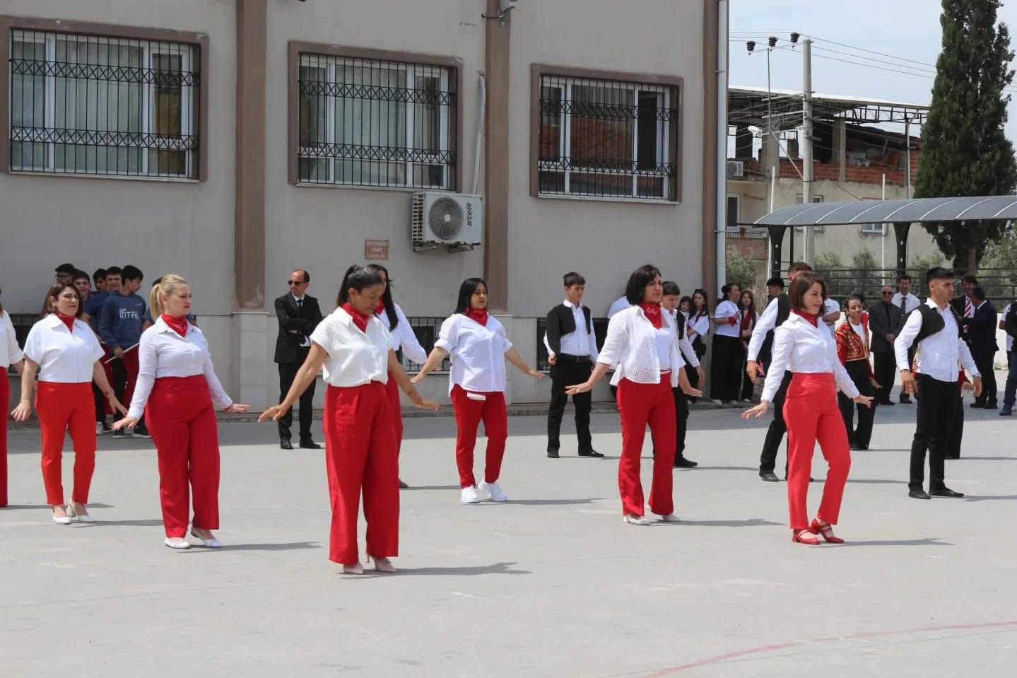 Çine’de 19 Mayıs coşkusu gençlerin gösterileriyle taçlandı