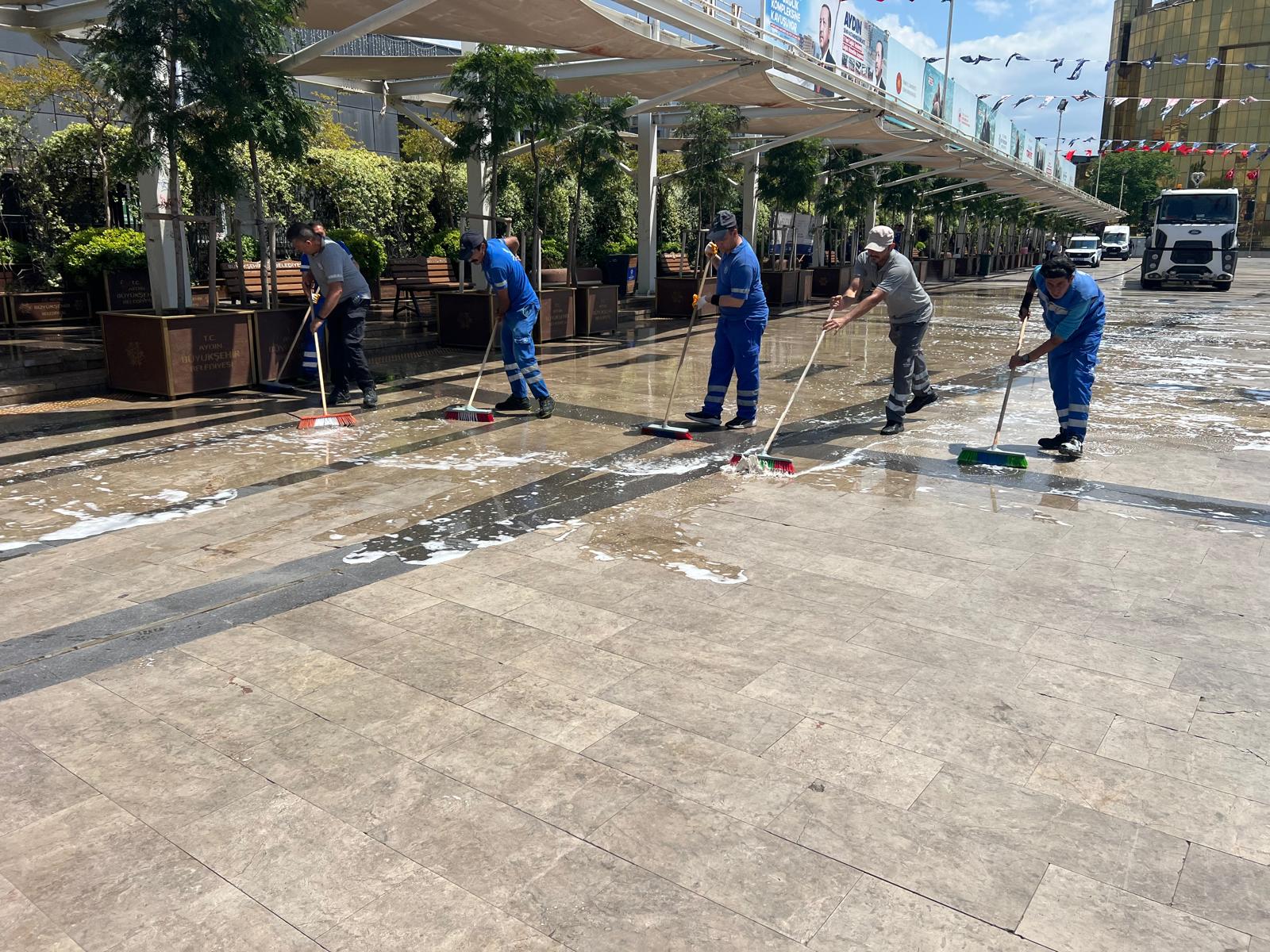 Başkan Çerçioğlu’nun öncülüğünde kurban bayramı öncesinde Aydın’ın dört bir yanında çalışmalar sürüyor