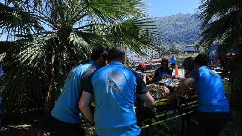 Çine’de nefes kesen kurtarma operasyonu: Enkaz altından 15 yaralı çıkarıldı!