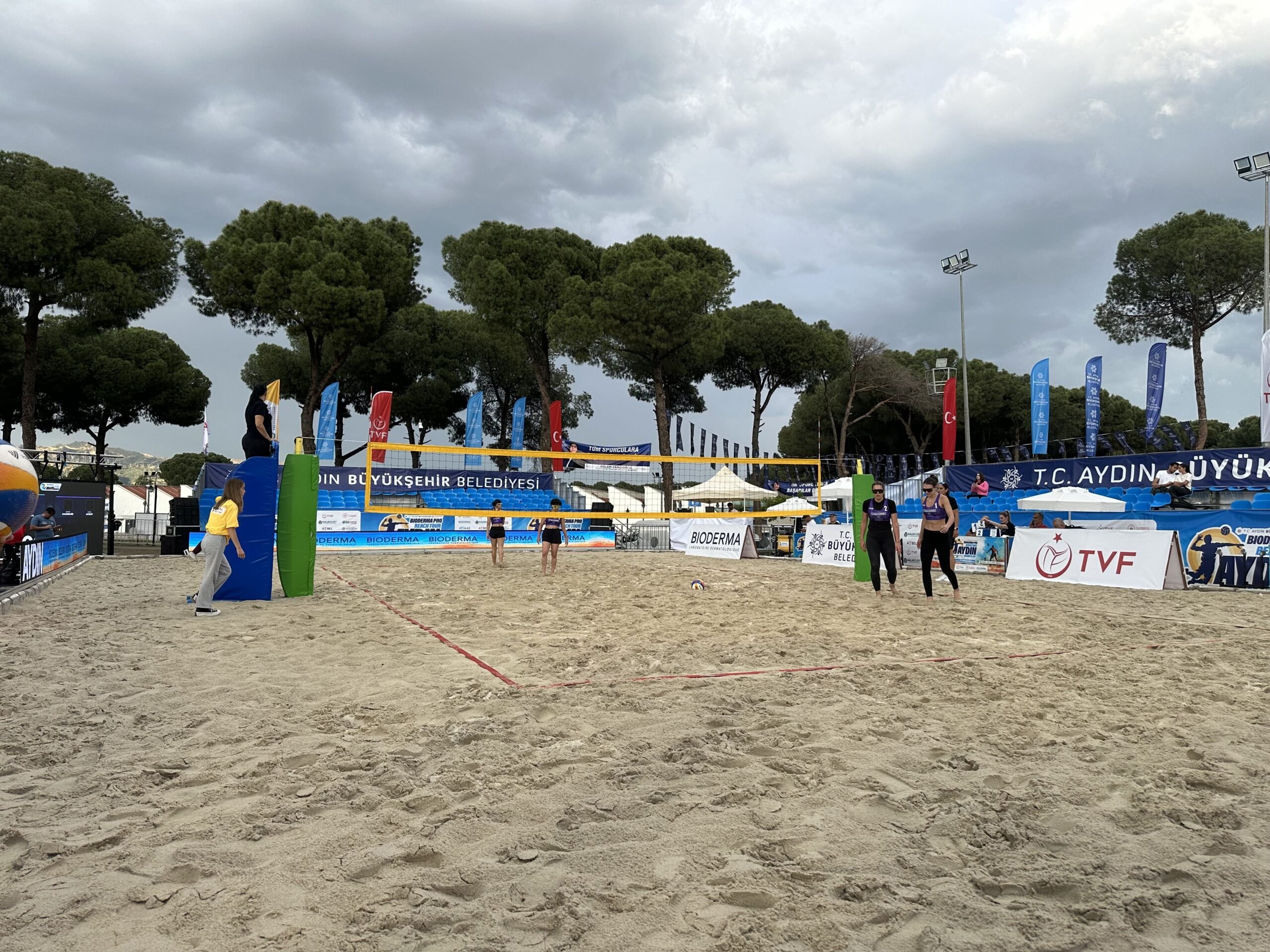 Aydın’da plaj voleybolu heyecanı başladı