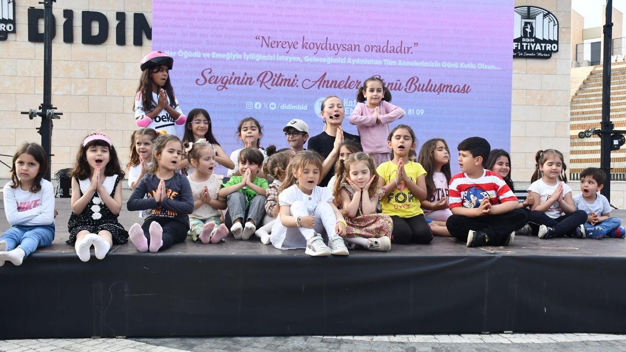 Didim’de Anneler Günü’ne Özel “Sevginin Ritmi” yankılandı