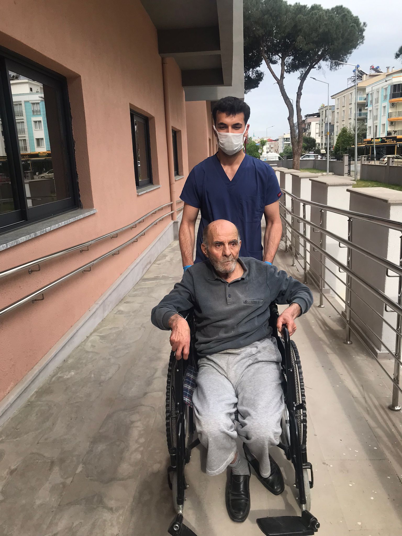 Milletvekili Sarıbaş’ın girişimiyle yaşlı adamın hayatı değişti