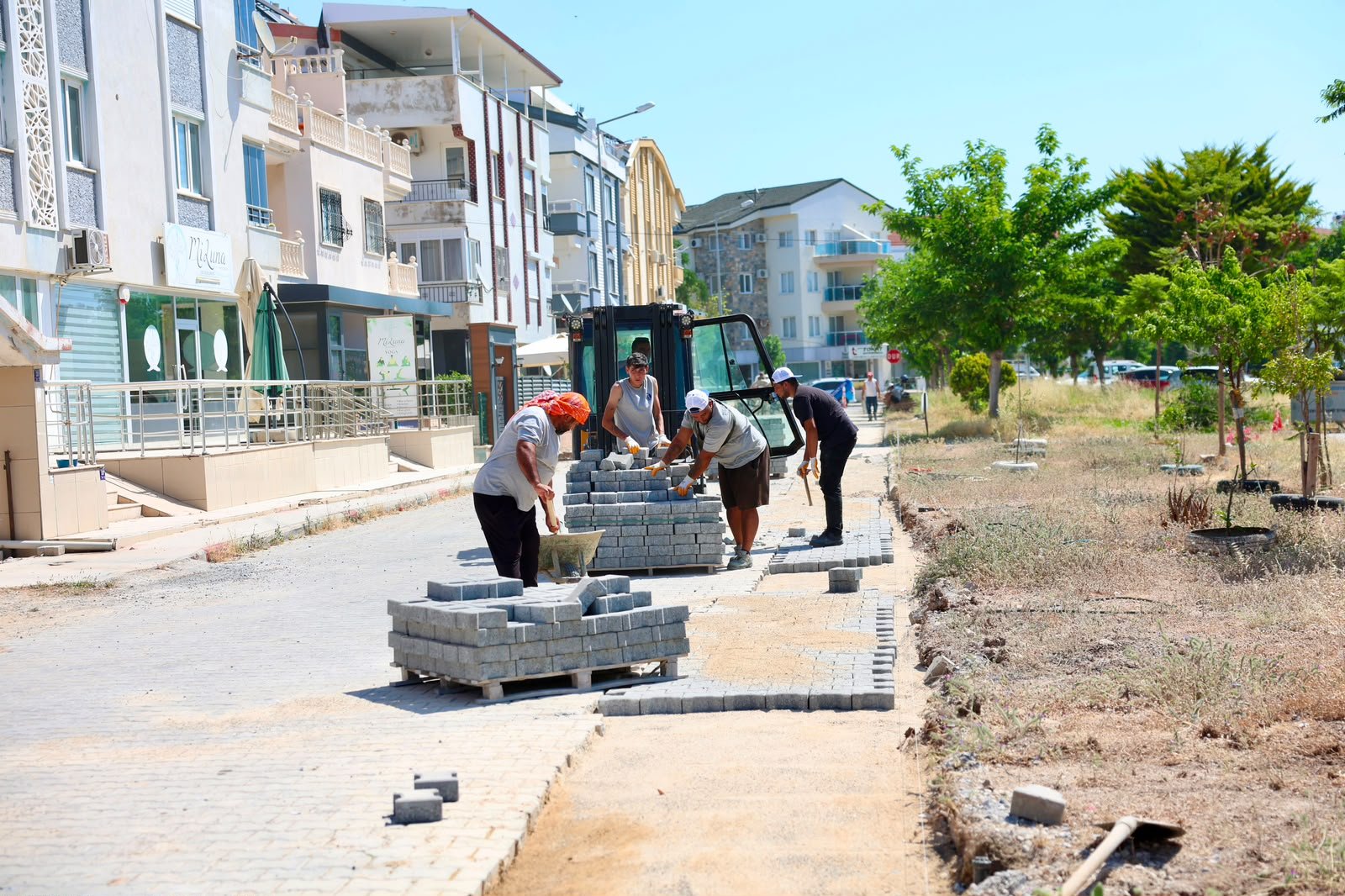 Didim Belediyesi’nden Efeler ve Yeni Mahalle’de yol bakım ve onarım çalışması