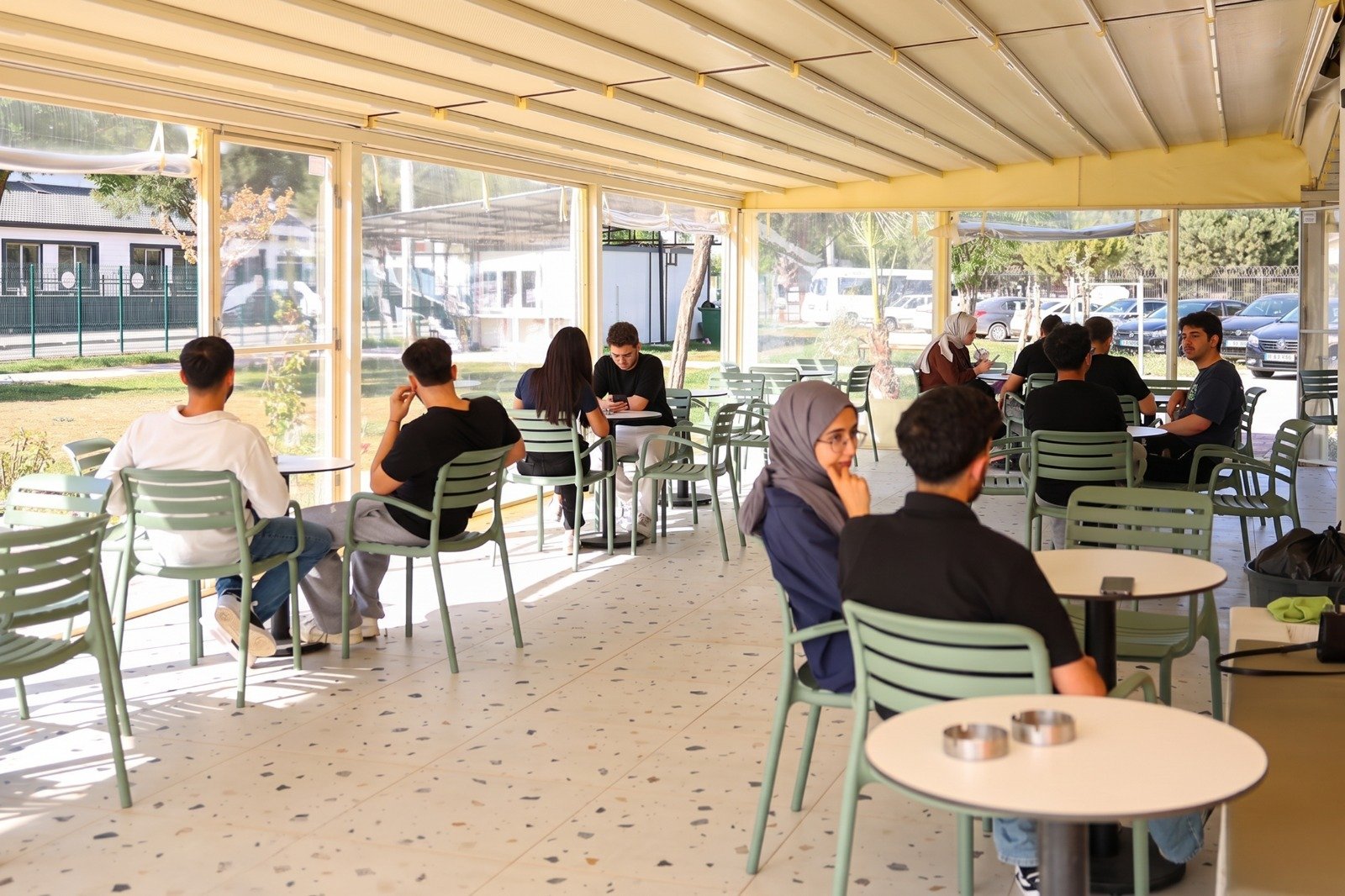 Yurt Kafe ve Işıklı parkı öğrencilerin yeni buluşma noktası oldu
