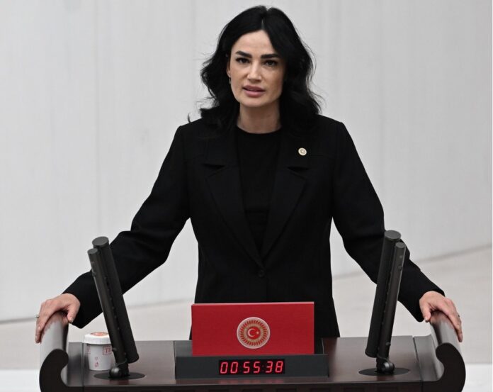 Sarıbaş’tan Babalar Günü’nde anlamlı mesaj