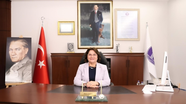 Didim Belediye Başkanı Hatice Gençay ve 20 meclis üyesi CHP’den istifa etti