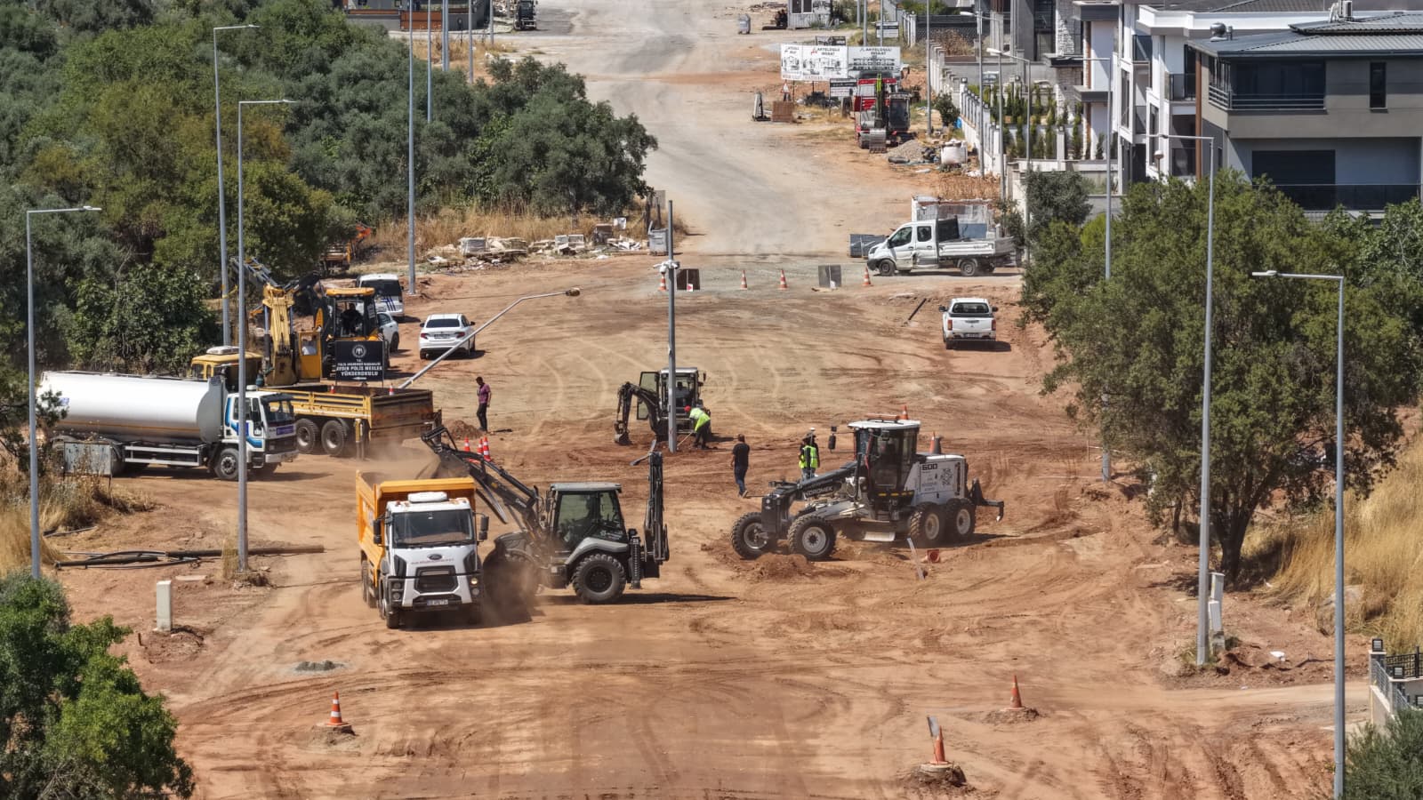 Başkan Çerçioğlu’ndan Efeler’de yol yapım çalışması