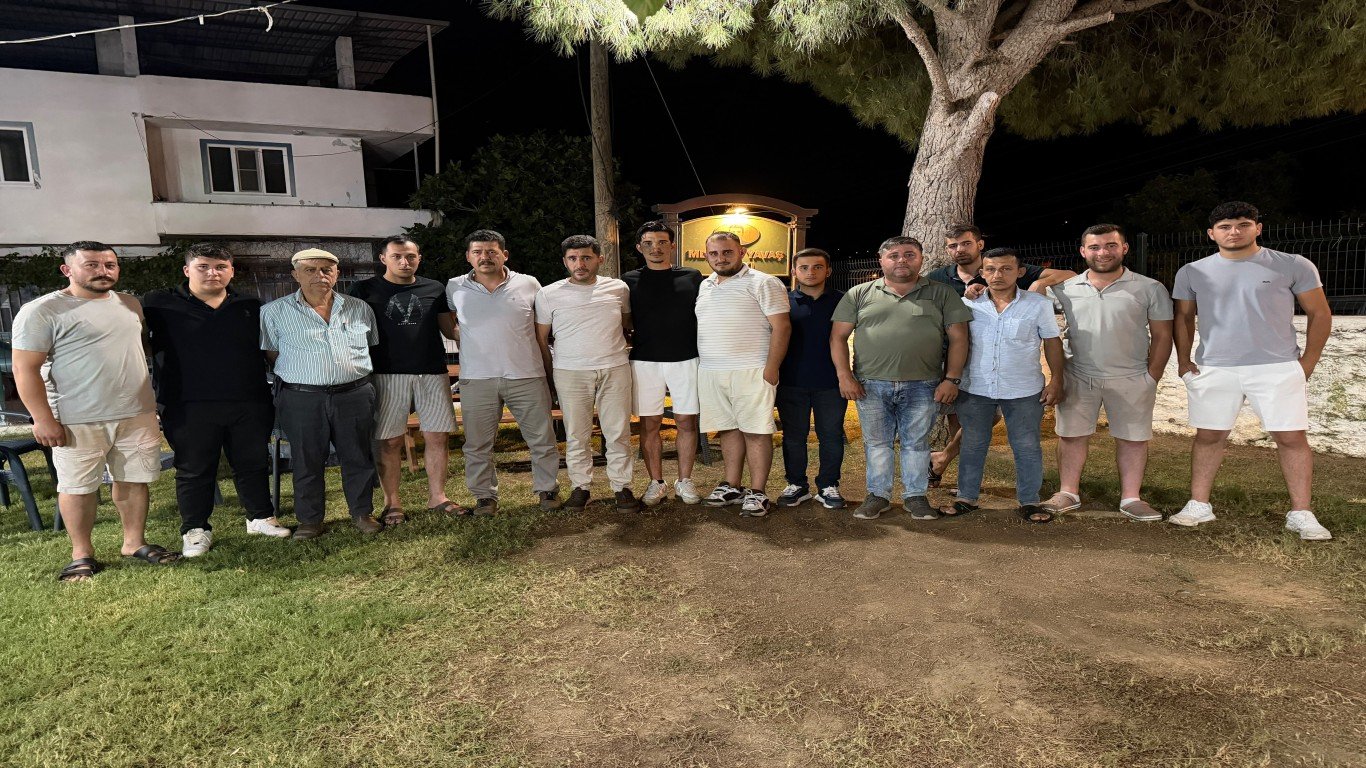 Akçaova yılın en büyük boğa güreşine hazır