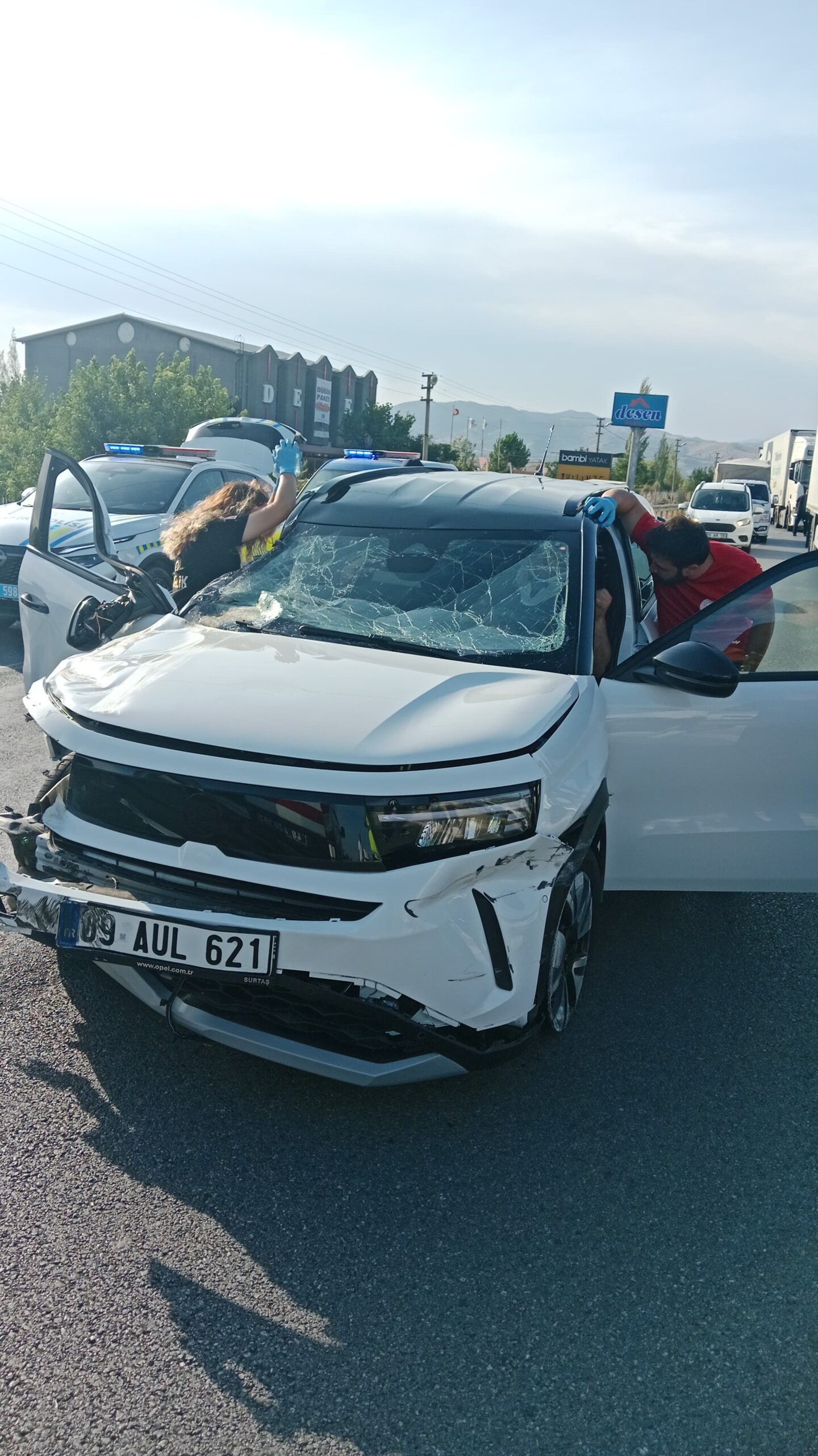 Çine’de otomobil tıra arkadan çarptı: 1 yaralı