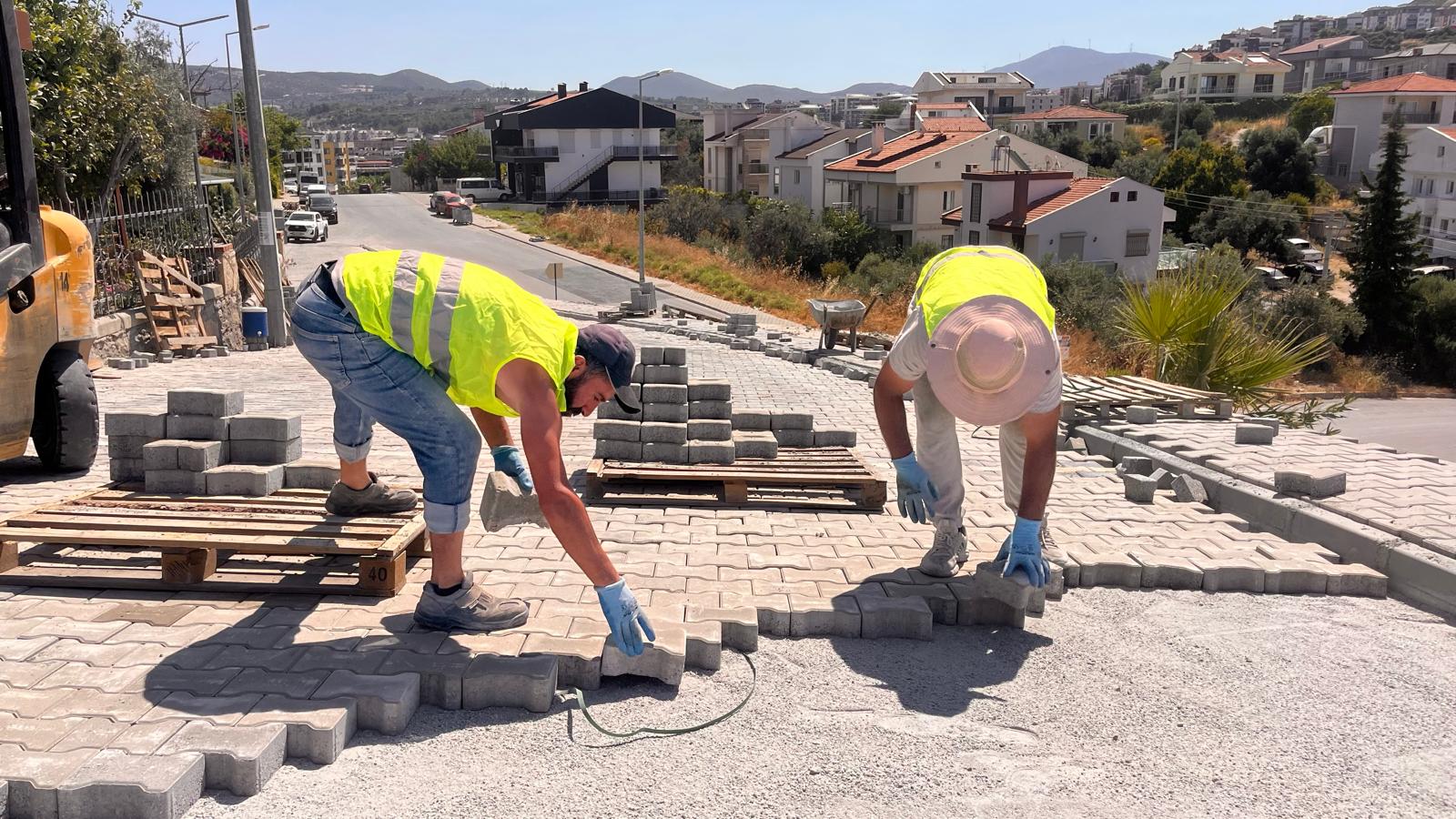 Kadınlar Denizi Mahallesi’nde 2 bin metrekarelik yol yenileme çalışması başladı
